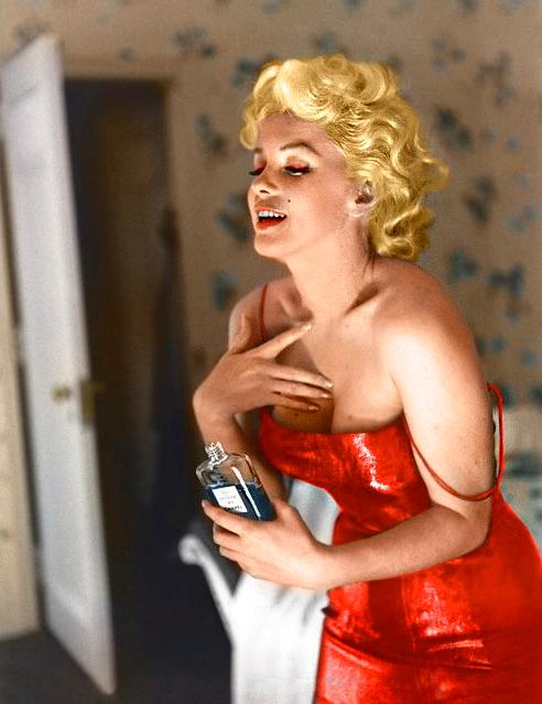 Old photo of Marilyn Monroe colorized